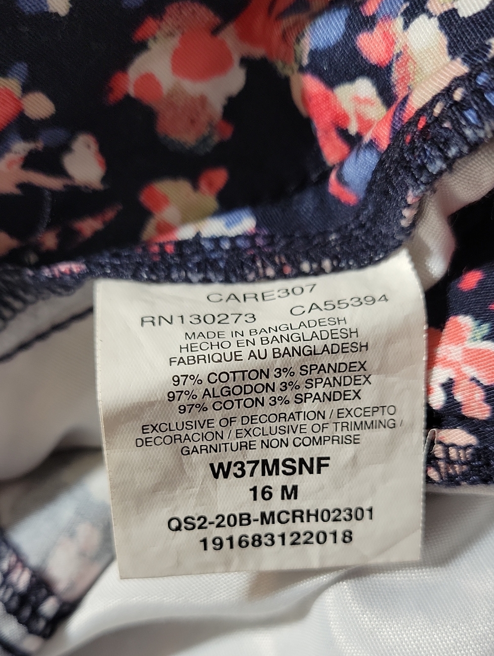 Lee Riders Women's Navy Floral Midrise Stretchy Flat Front Shorts Sz 16M - Picture 12 of 12